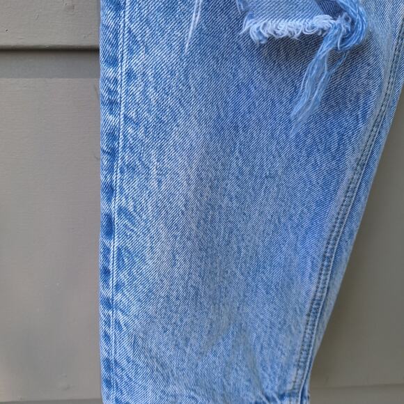 American Eagle Mom Jean Distressed Busted Knee Light acid wash Size 2 Cotton - Picture 10 of 11